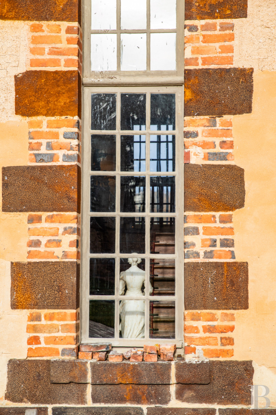 En Eure-et-Loire, à l’ouest de Chartres, un château du 17e dans un parc de 140 ha traversé par l’Eure - photo  n°2